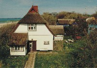 Stra&szlig;enansicht Haus mit Garten und Ostsee, Fr&uuml;hling 1997